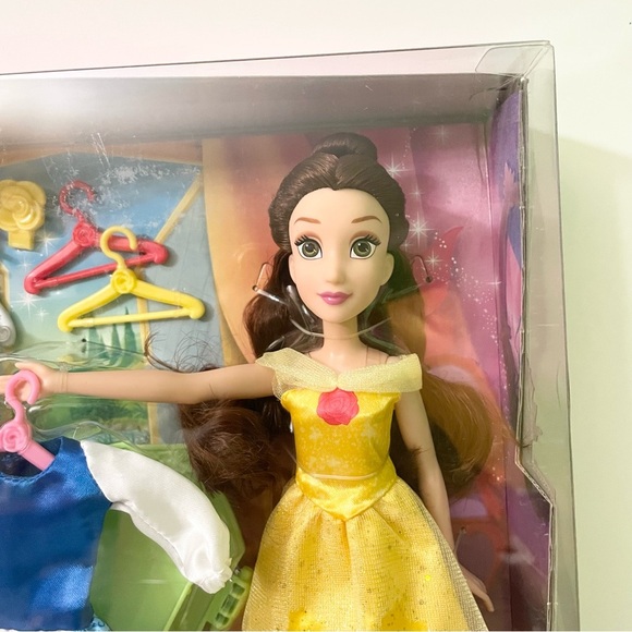 Disney Princess Belles Wardrobe Style Set Beauty and the Beast - Picture 2 of 16